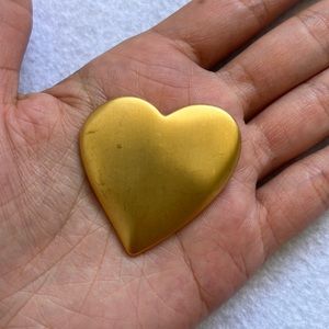 ✨SOLD✨Victoria’s Secret gold heart brooch.